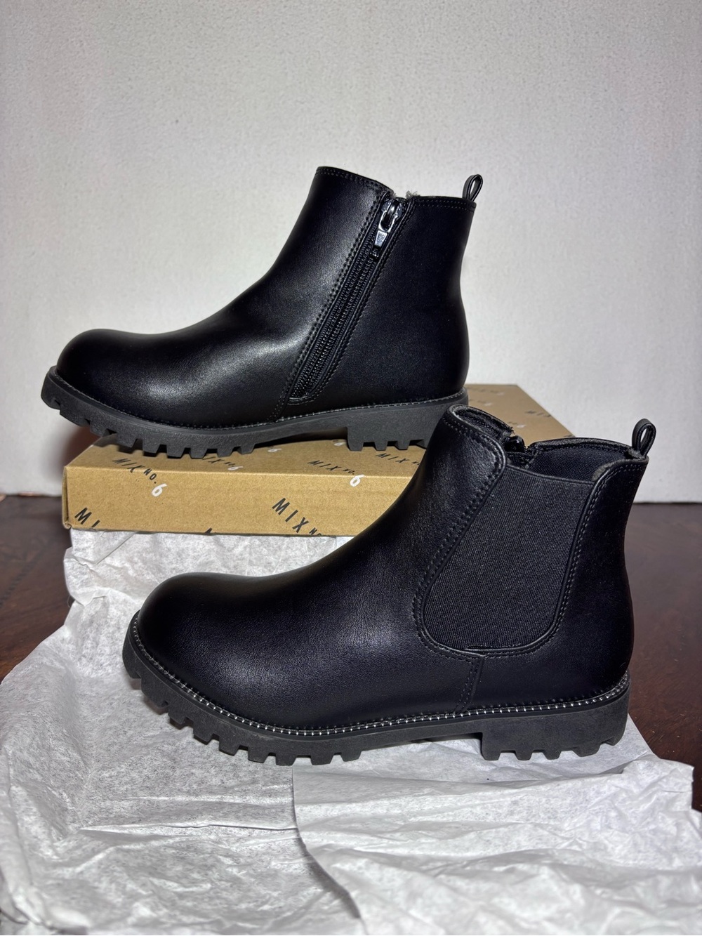 Mix No. 6 Addison Girls Black Chelsea Lug Boots Size 2M NEW
